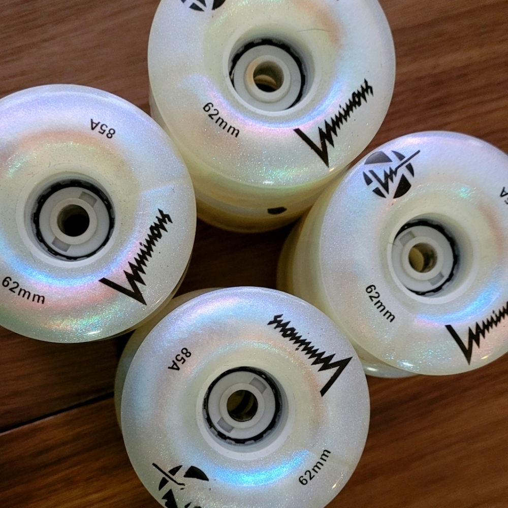 Like New White Pearl Luminous Wheels | 85A 62MM
